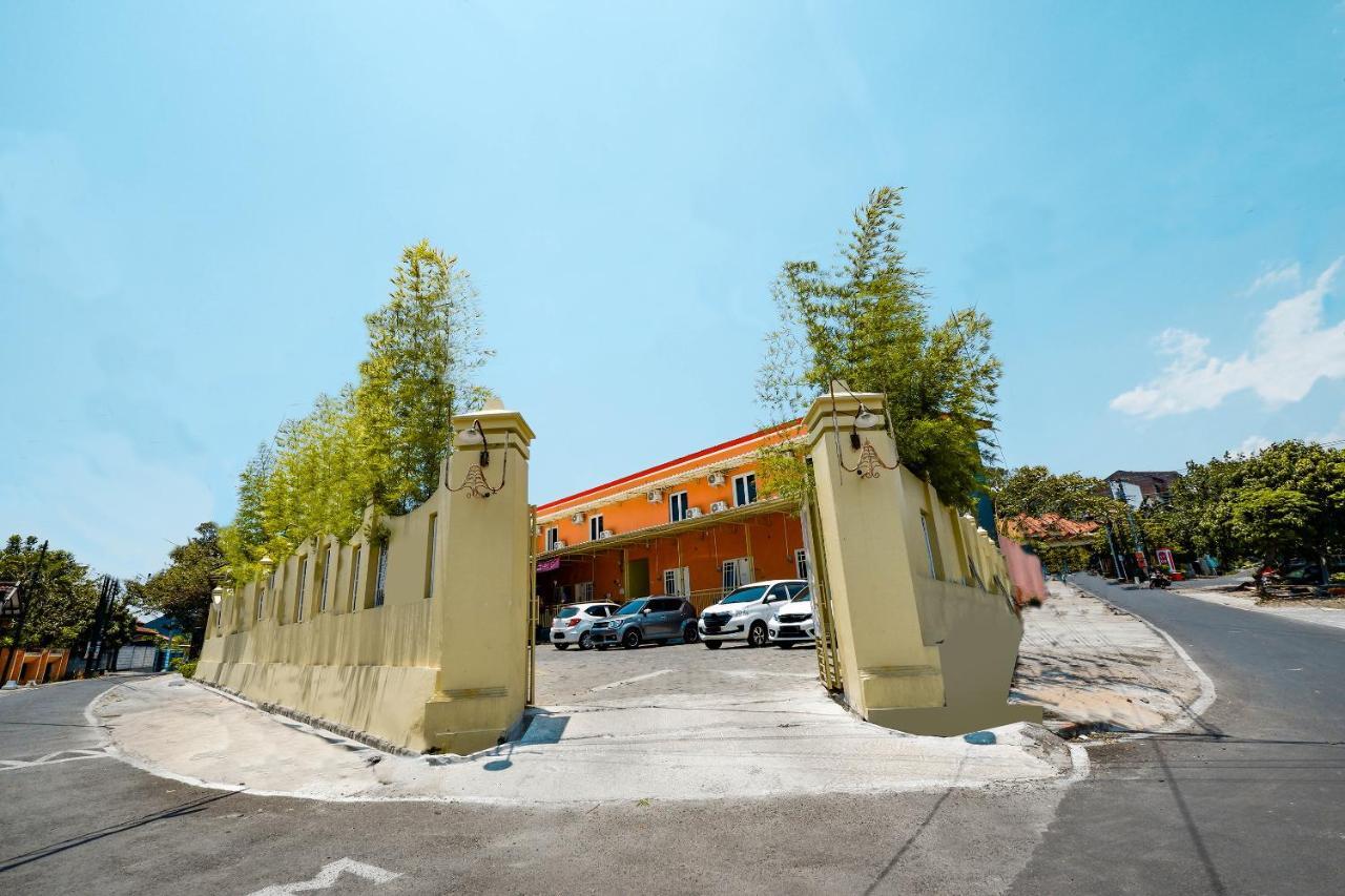 Oyo 1835 Kostel Wood Hotel Semarang Exterior photo